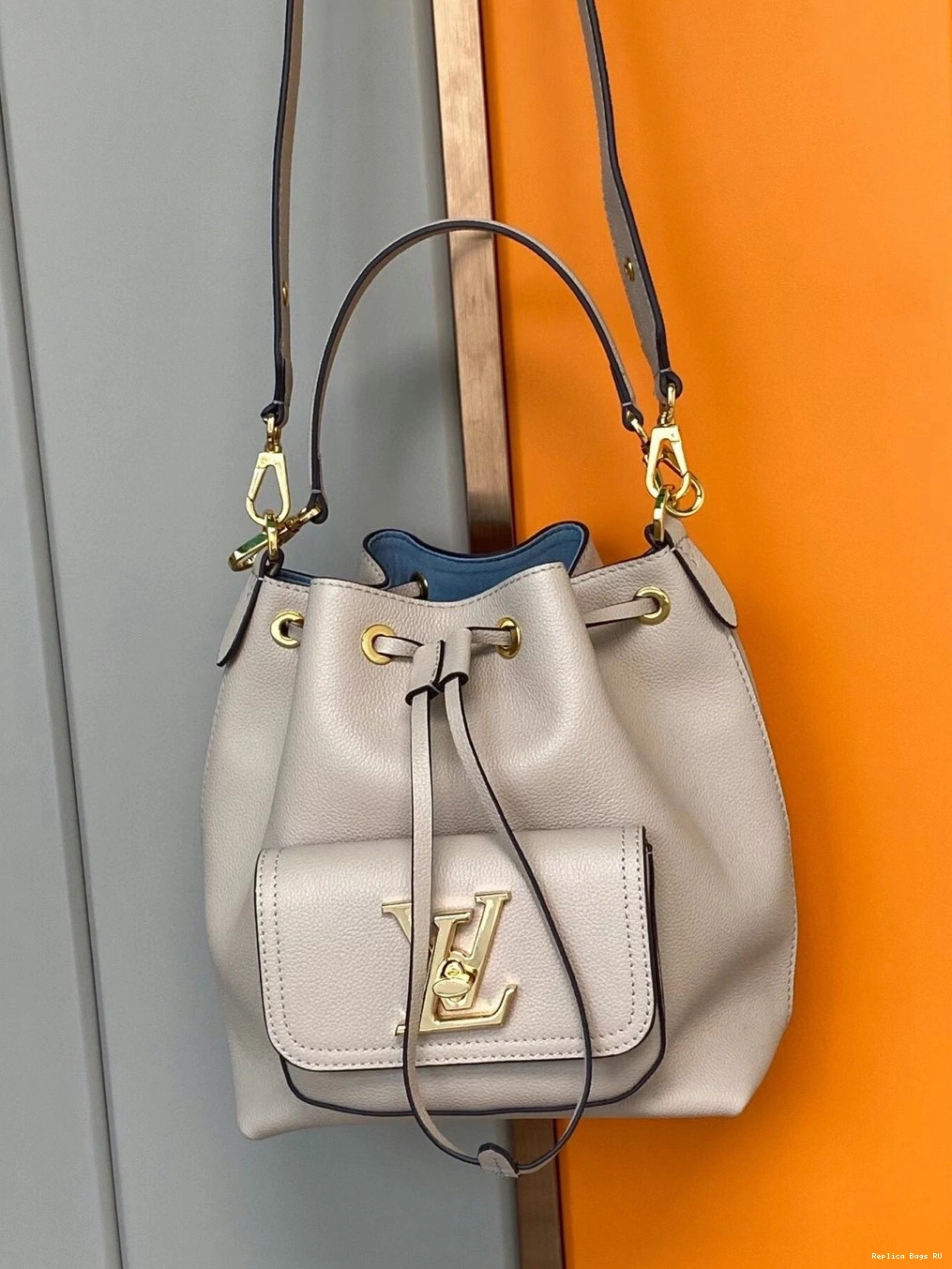 Cheap VUITTON LOUIS LOCKME BUCKET 0806